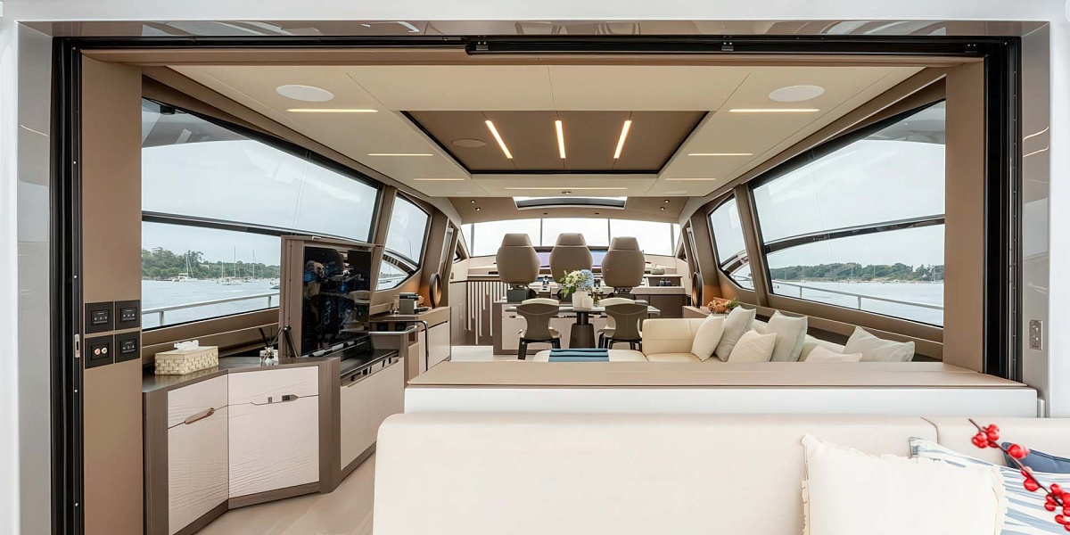 Аренда яхты Pershing 8X во Франции